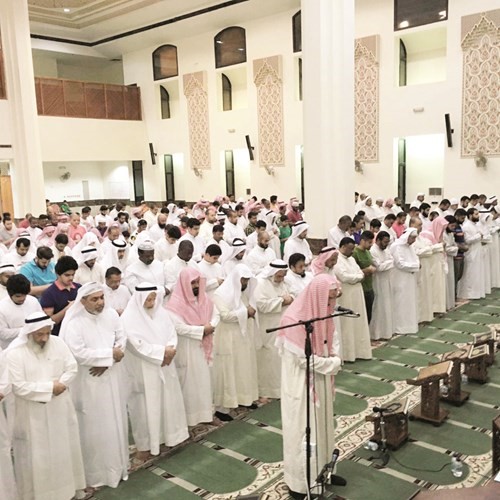 جموع غفيرة تلمّسوا ليلة القدر في المسجد الكبير