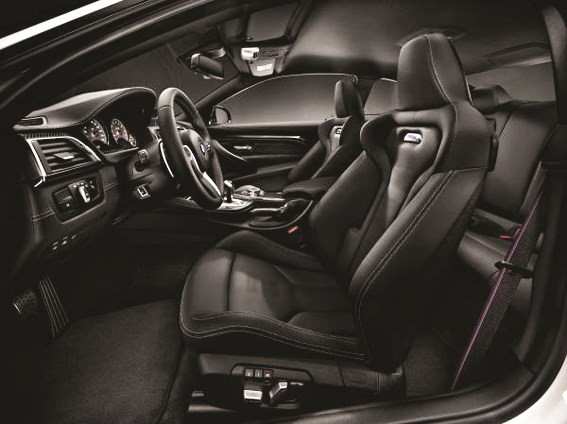 رزمة «المسابقات» الجديدة تعزز الطابع الرياضي لسيارتي BMW M3 وM4 الجديدتين كلياً