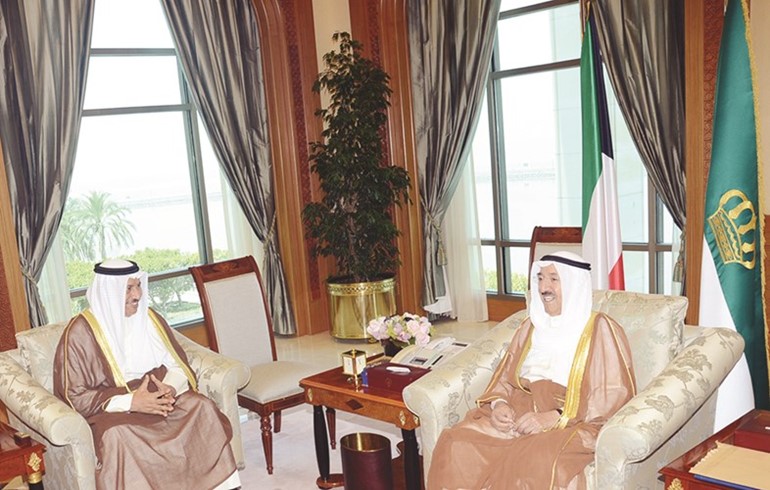 صاحب السمو الامير الشيخ صباح الاحمد مستقبلا سمو رئيس الوزراء الشيخ جابر المبارك ﻿