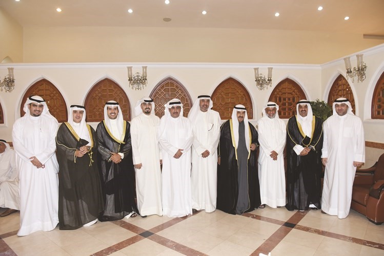 سمو الشيخ ناصر المحمد وياسر ابل والشيخ صباح ناصر المحمد والشيخ د احمد ناصر المحمد والشيخ خالد البدر مع دانس الرشيدانور الكندري