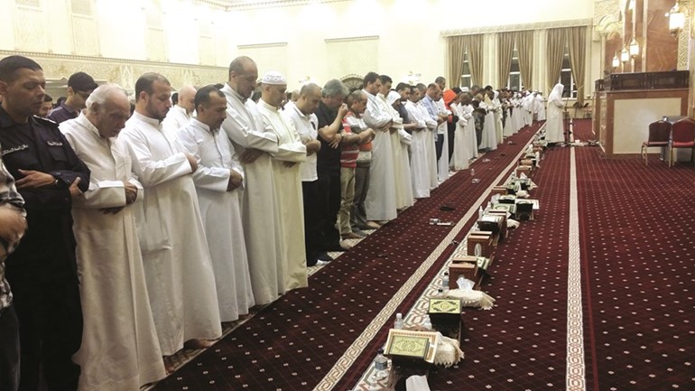 لقطات من صلاة القيام في مسجد بلال 