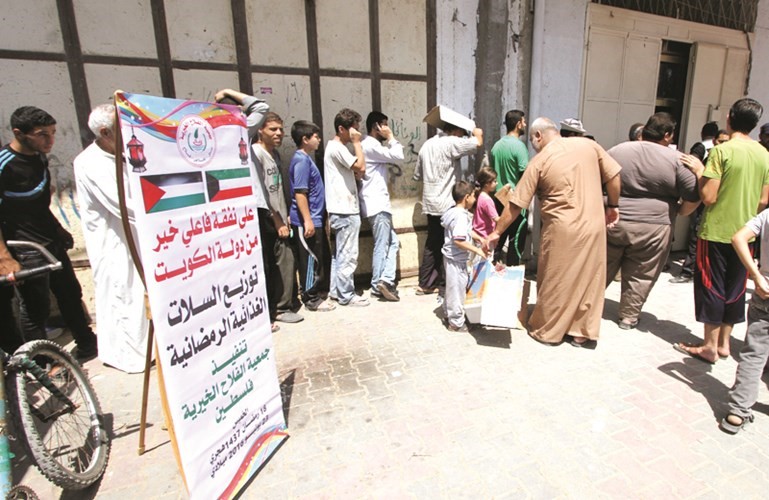 محسنون كويتيون ينفّذون حملة رمضان الخير من كويت الخير في غزة