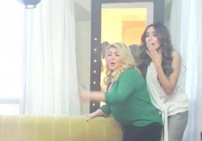 بالصور.. 8 لقطات محرجة لفنانات "رامز بيلعب بالنار "