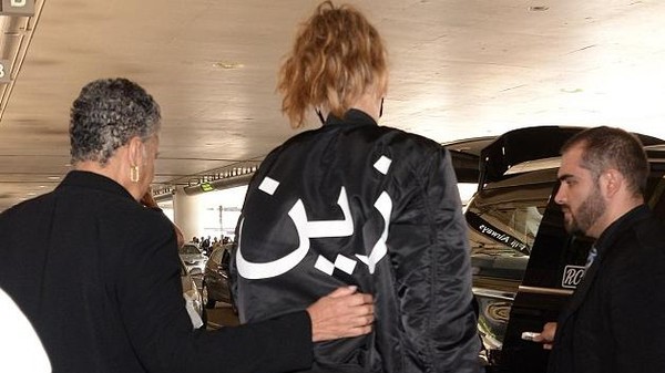 من هو "زين" المنقوش اسمه على سترة جيجي حديد ؟ 