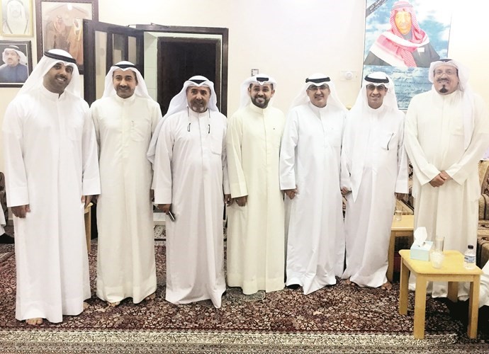 م احمد الحمد مع م هشام البغلي وبعض الحضور﻿