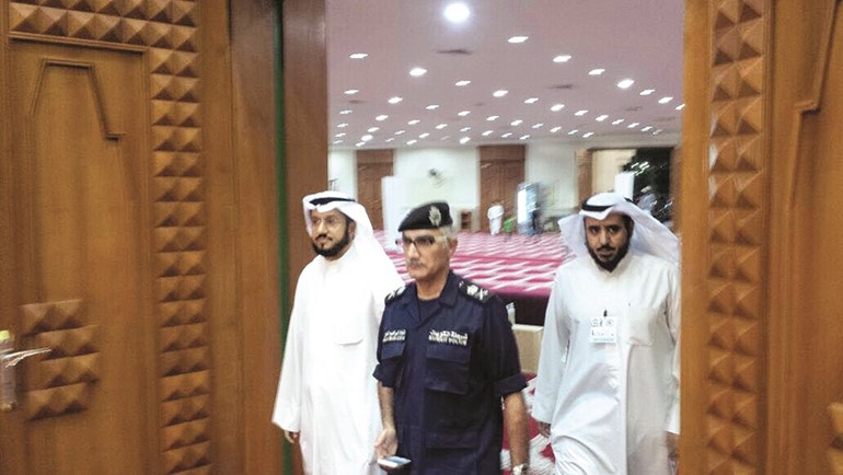 اللواء ابراهيم الطراح ودوليد الشعيب يتفقدان مركز الزبن﻿