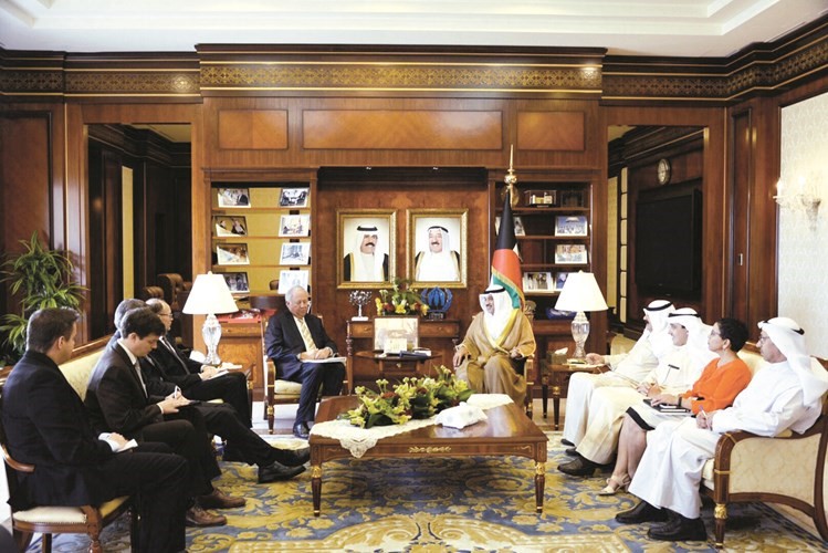  الشيخ صباح الخالد مستقبلا وكيل وزارة الخارجية الاميركية للشؤون السياسية السفير توماس شانون 