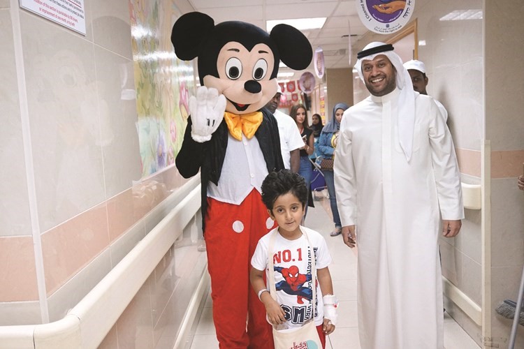 الشخصيات الكرتونية شاركت في الزيارة﻿