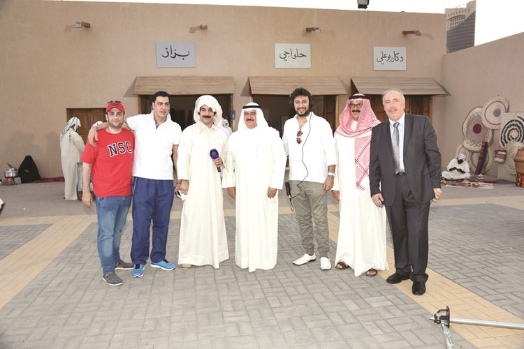 محافظ العاصمة مع عدد من مسؤولي التلفزيون﻿