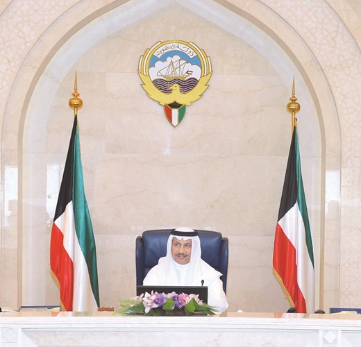 سمو رئيس مجلس الوزراء الشيخ جابر المبارك مترئسا جلسة امس﻿