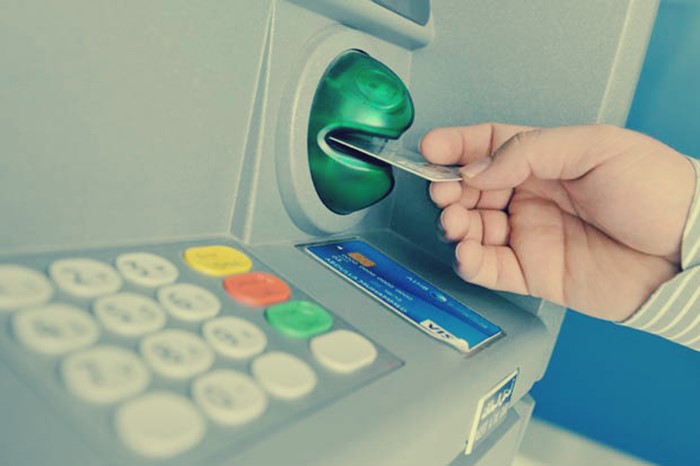 بالفيديو.. خدعة لسرقة كارت الـ ATM: احترس قد تقع في الفخ 