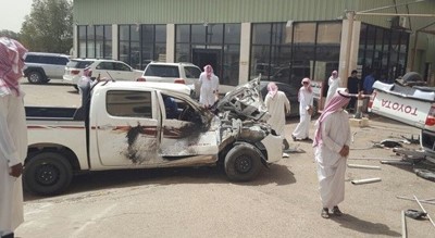 بالصور.. تعرض لنوبة صرع.. فاقتحم بمركبته وكالة سيارات!