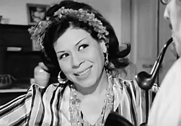 الأكل أو الشرب ممنوع أمام وداد حمدي