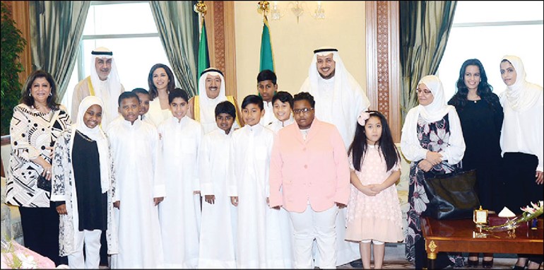 صاحب السمو الامير الشيخ صباح الاحمد خلال استقباله نائب رئيس مبرة خير الكويت الشيخة مريم محمد الصباح واعضاء المبرة ومجموعة من اطفال دار الايتام