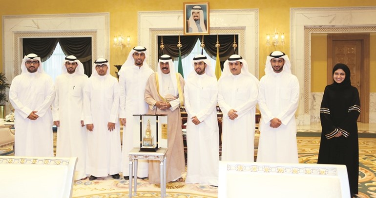 سمو ولي العهد الشيخ نواف الاحمد خلال استقباله رئيس واعضاء الهيئة التنفيذية للاتحاد الوطني لطلبة الكويت﻿