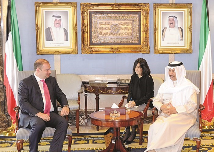 سمو رئيس الوزراء الشيخ جابر المبارك مستقبلا سفير ارمينيا﻿