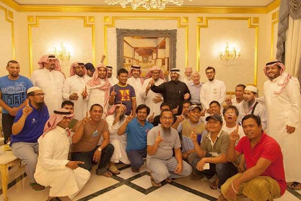بالصور.. مهندس أمريكي يعلن إسلامه بعد قضائه 55 عاماً في المملكة 