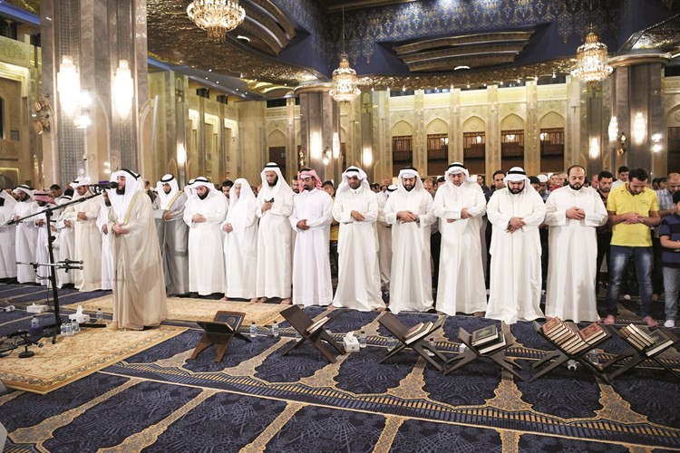 جانب من صلاة القيام في المسجد الكبير ليلة 24﻿