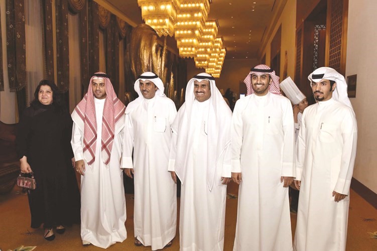 دعلي النقي مع دحسين البراك ودخالد الدوسري ونجلاء النقي﻿