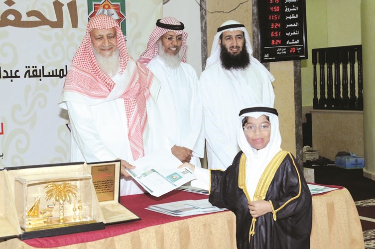 تكريم احد الحافظين