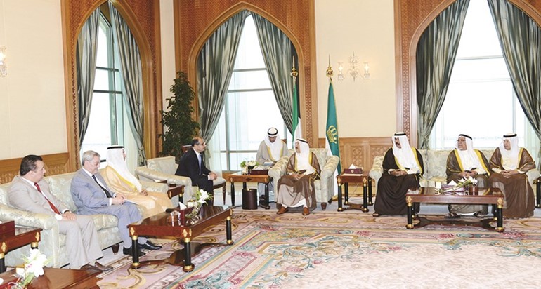 صاحب السمو الامير الشيخ صباح الاحمد مستقبلا رئيس مجلس النواب العراقي دسليم الجبوري والوفد المرافق بحضور سمو ولي العهد الشيخ نواف الاحمد والشيخ علي الجراح والسفير احمد فهد الفهد﻿