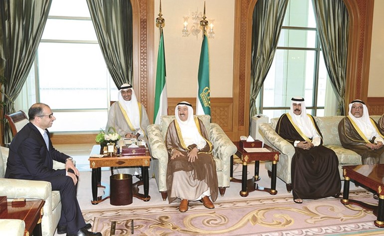 صاحب السمو الامير الشيخ صباح الاحمد لدى استقباله رئيس مجلس النواب العراقي بحضور سمو ولي العهد الشيخ نواف الاحمد﻿