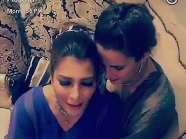 أصالة تغني في حضن ابنتها والجمهور يتساءل "لماذا تبكي؟"