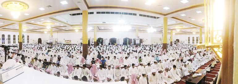 جموع المصلين في مسجد ابوبكر الصديق