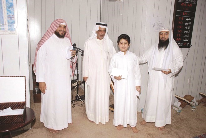 تكريم احد الفائزين ﻿