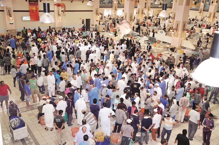 سوق السمك ينتعش في العشر الأواخر من رمضان..