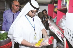 معاينة بعض المواد الغذائية