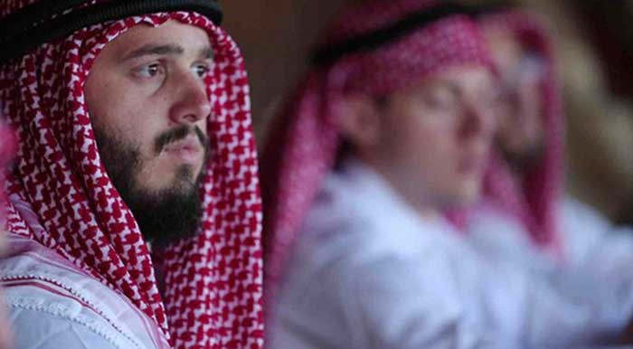 بالصور.. أميركية تخوض تجربة زواج على الطريقة البدوية