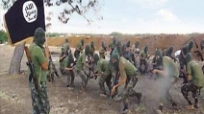من مراحل اللعبة تدريبات ويبدو علم داعش اعلى الصورة﻿