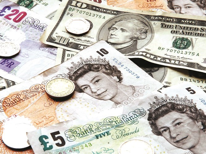 بنك اتشاسبيسي يتوقع هبوط العملة البريطانية الى 125 دولار بنهاية الربع الثالث من العام﻿