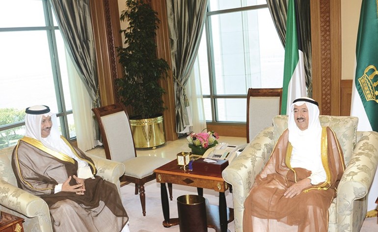 صاحب السمو الامير الشيخ صباح الاحمد مستقبلا سمو رئيس الوزراء الشيخ جابر المبارك