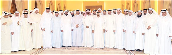 صاحب السمو الامير الشيخ صباح الاحمد وسمو ولي العهد الشيخ نواف الاحمد ورئيس مجلس الامة مرزوق الغانم وسمو رئيس مجلس الوزراء الشيخ جابر المبارك والنواب والوزراء خلال مادبة الافطارالتي اقامها سمو الاميرعلى شرف السلطتينالتفاصيل ص10