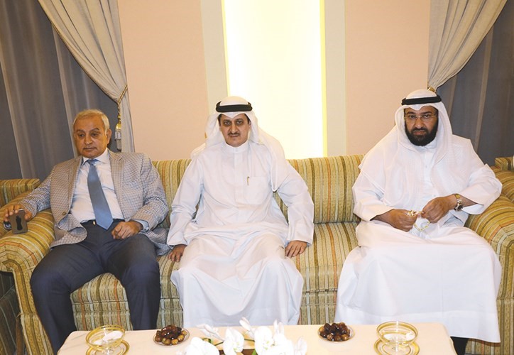 د علي العمير وفارس العتيبي ود بدر العيسى 