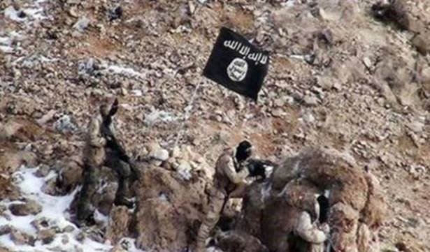 اشتباكات بين "داعش" و"النصرة" في جرود عرسال اللبنانية