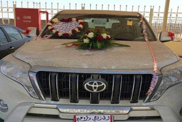 بالصور.. معلمة سعودية تهدي زوجها فيلا وسيارة فارهة.. وهذا هو السبب 