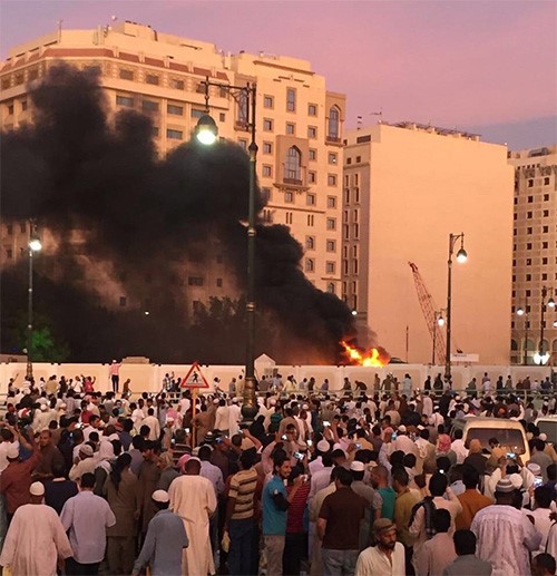 بالفيديو والصور.. السعودية: 3 تفجيرات انتحارية قرب الحرم النبوي وبالقطيف
