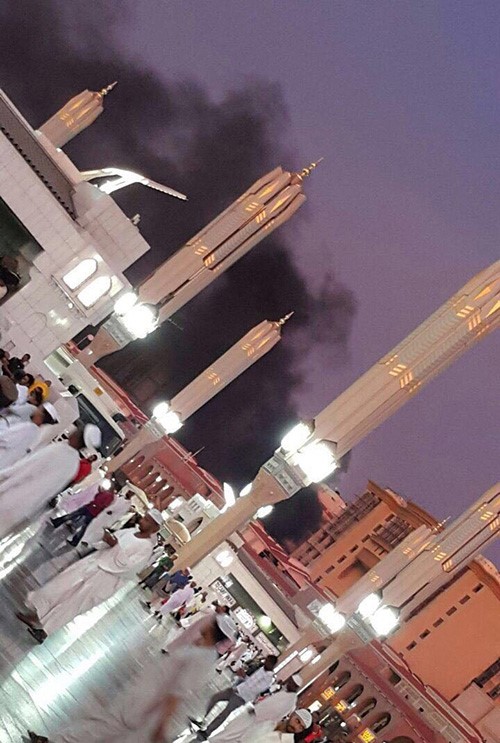 بالفيديو والصور.. السعودية: 3 تفجيرات انتحارية قرب الحرم النبوي وبالقطيف