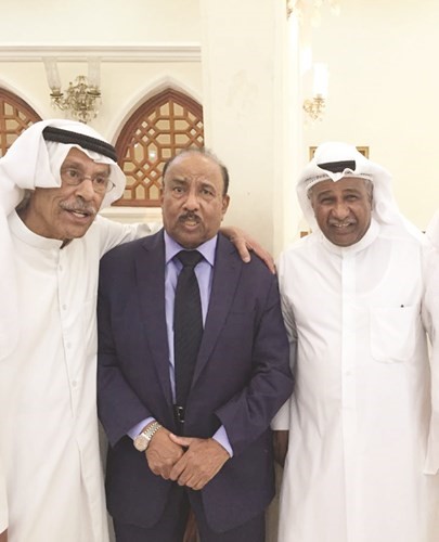 الحوطي مع الحربان وبورسلي في مناسبة سابقة ﻿