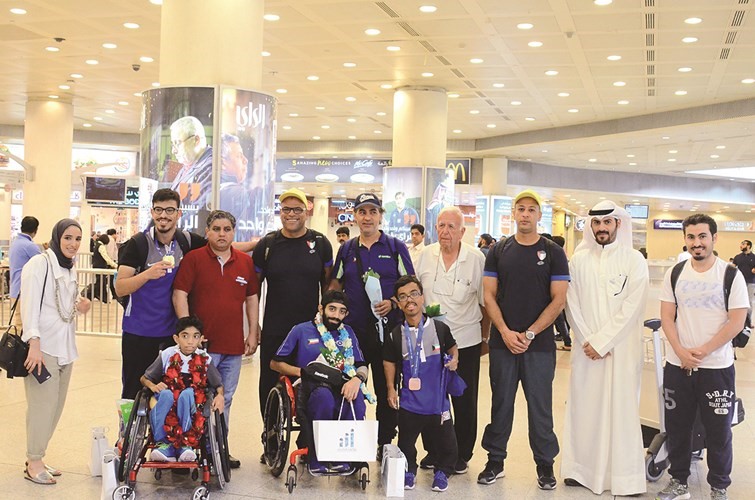 وفد منتخب الكويت للمعاقين لدى عودته الى البلاد متوجا من بطولة الالعاب العالمية للشباب تحت 23 سنة 