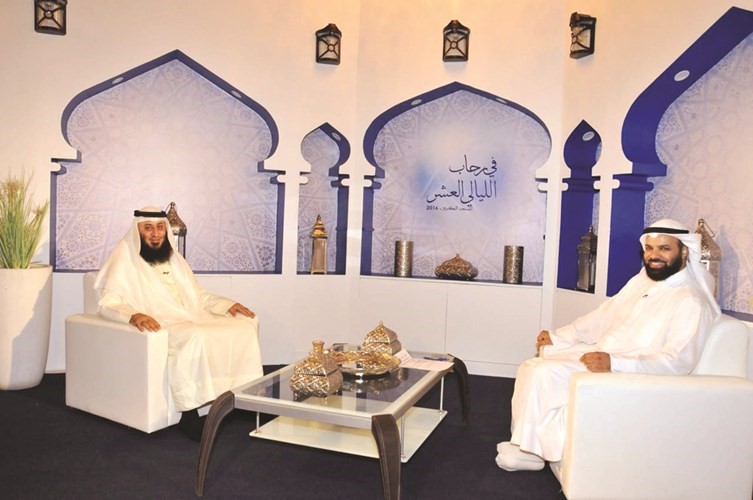 د وليد العلي خلال استضافته باستديو في رحاب الليالي العشر