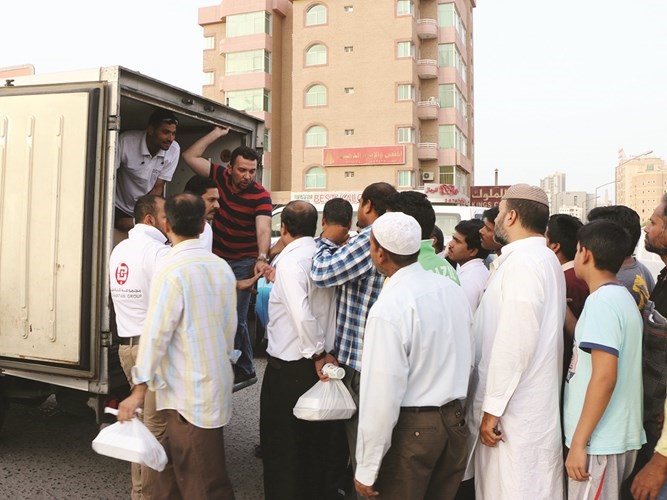 توزيع الوجبات في اماكن مختلفة﻿
