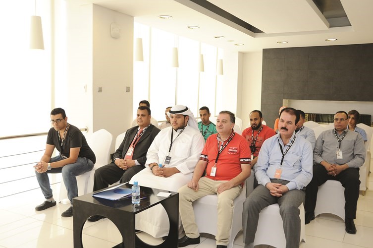 عدد من موظفي الانباء يتابعون الندوةفريال حماد