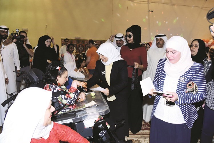 الصبيح في حديث باسم مع احدى بنات الوزارة﻿