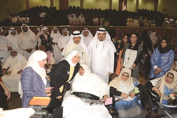 الصبيح والملا خلال معايدة جميع النزلاء والنزيلات ﻿