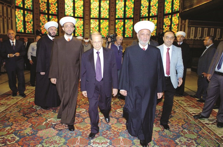 العماد ميشال عون يزور مفتي لبنان الشيخ عبد اللطيف دريان لمعايدته بعيد الفطر المباركمحمود الطويل 