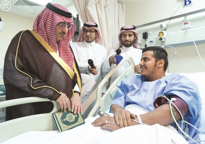 صاحب السمو الملكي الامير محمد بن نايف بن عبدالعزيز ولي العهد نائب رئيس مجلس الوزراء وزير الداخلية
يزور المصابين بالتفجير الارهابي قرب الحرم النبوي رويترز